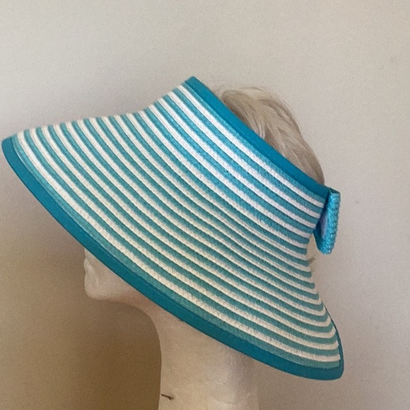 Nicole Marciano 100% straw visor with velcro closing for adjustable fit. - Picture 2 of 6